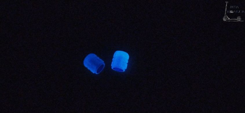 Ковпачки на ніпель, світлонакопичувачі, що світяться синім кольором у темряві.